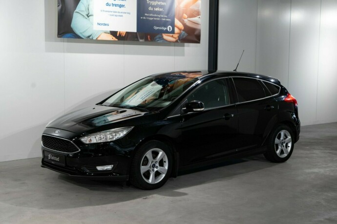 ford-focus-bensin-2016-big-0