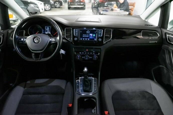 volkswagen-golf-sportsvan-bensin-2017-big-5