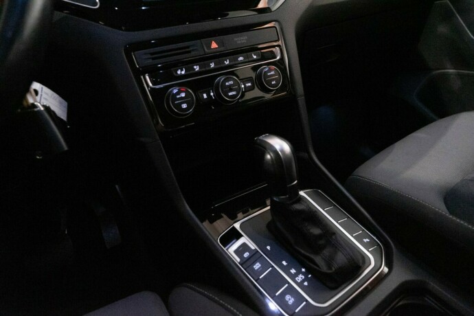 volkswagen-golf-sportsvan-bensin-2017-big-9