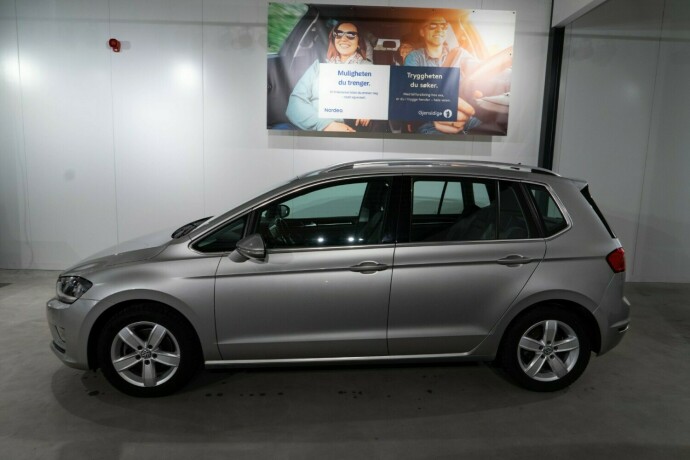 volkswagen-golf-sportsvan-bensin-2017-big-2