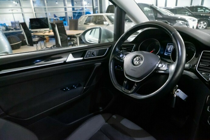 volkswagen-golf-sportsvan-bensin-2017-big-8