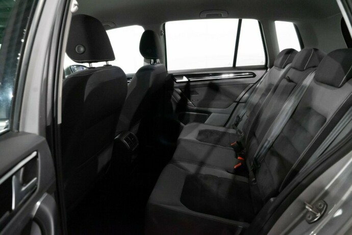 volkswagen-golf-sportsvan-bensin-2017-big-7