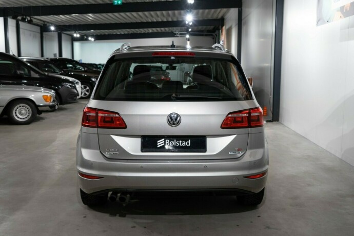 volkswagen-golf-sportsvan-bensin-2017-big-4