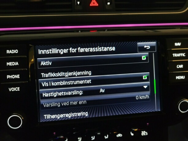 skoda-superb-bensin-2017-big-41