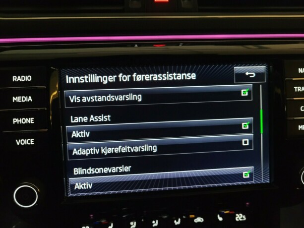 skoda-superb-bensin-2017-big-40