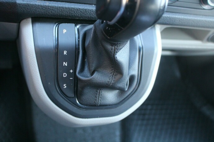 volkswagen-transporter-diesel-2019-big-19