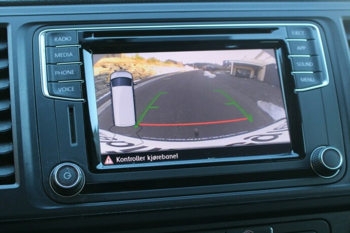 volkswagen-transporter-diesel-2019-big-15