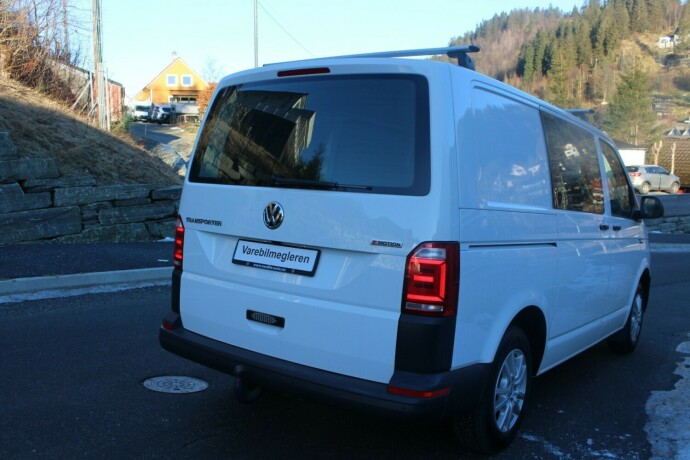 volkswagen-transporter-diesel-2019-big-4