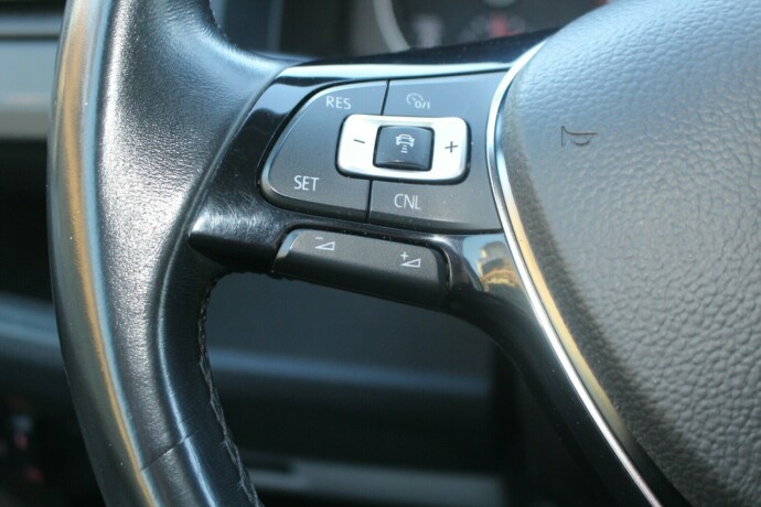 volkswagen-transporter-diesel-2019-big-11