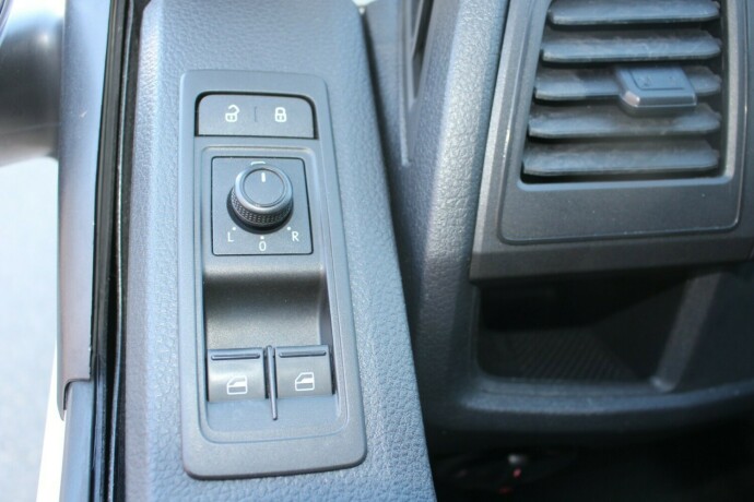 volkswagen-transporter-diesel-2019-big-9