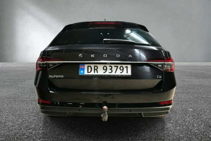 skoda-superb-plug-in-petrol-2021-big-3