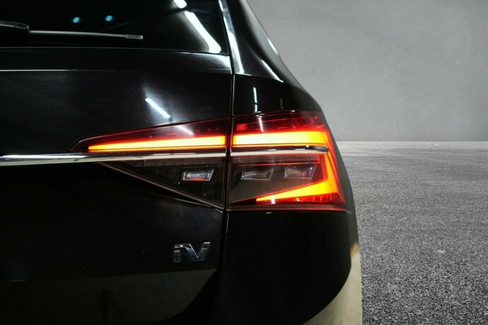 skoda-superb-plug-in-petrol-2021-big-9