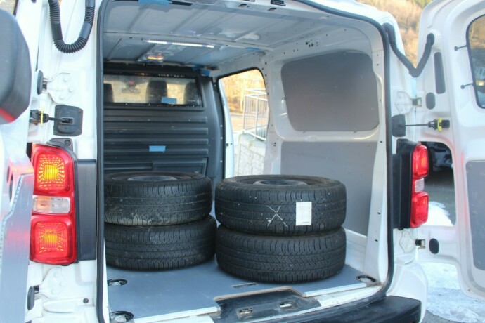 opel-vivaro-diesel-2020-big-6