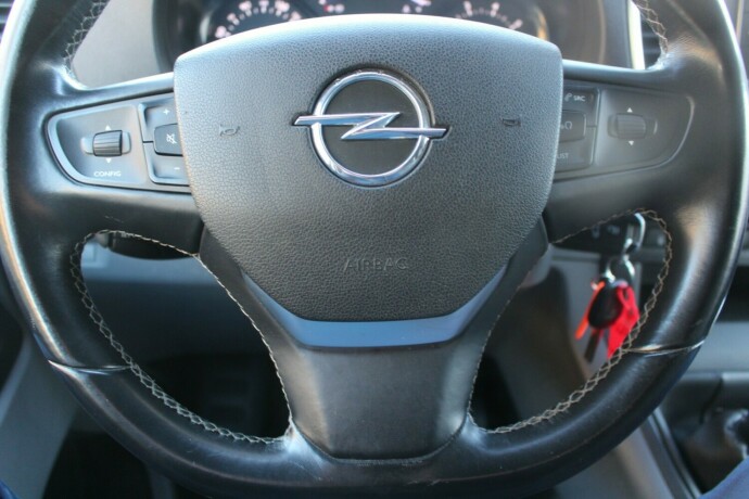 opel-vivaro-diesel-2020-big-11