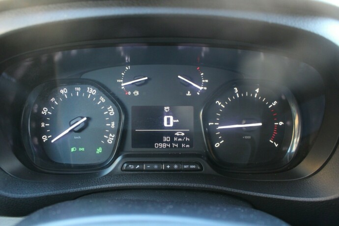 opel-vivaro-diesel-2020-big-9