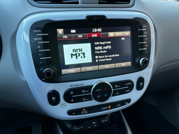 kia-soul-elektrisitet-2015-big-19