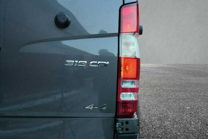 mercedes-benz-sprinter-diesel-2018-big-11