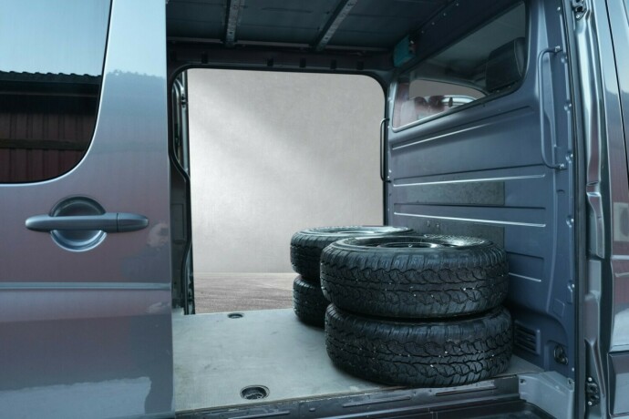 mercedes-benz-sprinter-diesel-2018-big-18