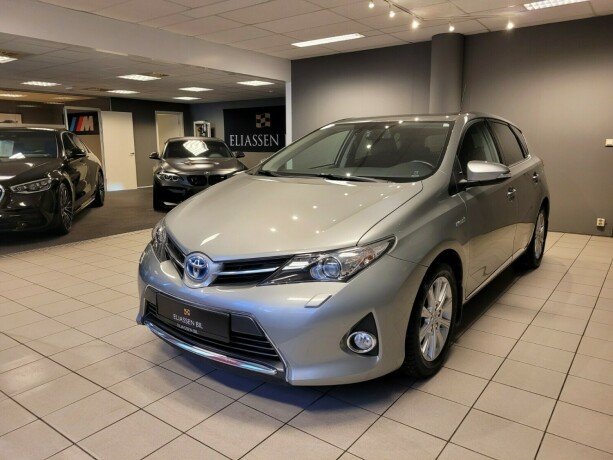 toyota-auris-elektrisitetbensin-2015-big-9