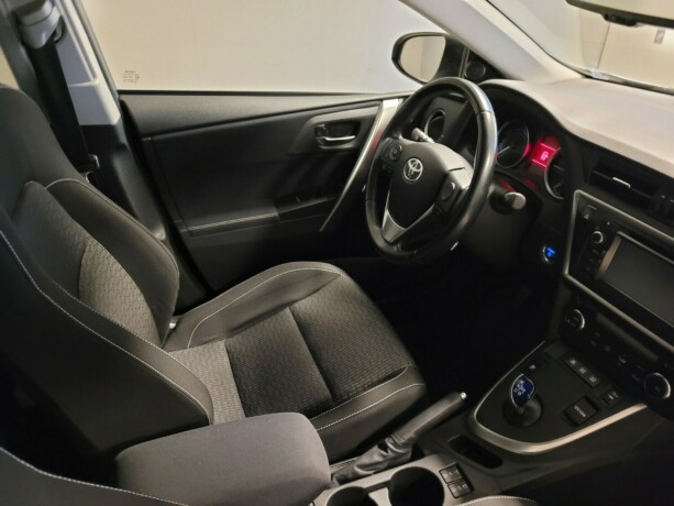 toyota-auris-elektrisitetbensin-2015-big-15