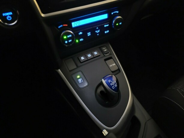 toyota-auris-elektrisitetbensin-2015-big-22