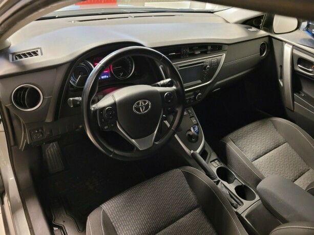 toyota-auris-elektrisitetbensin-2015-big-21