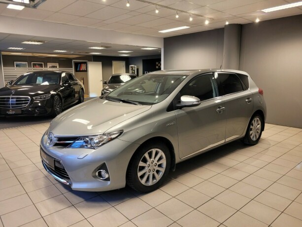 toyota-auris-elektrisitetbensin-2015-big-8