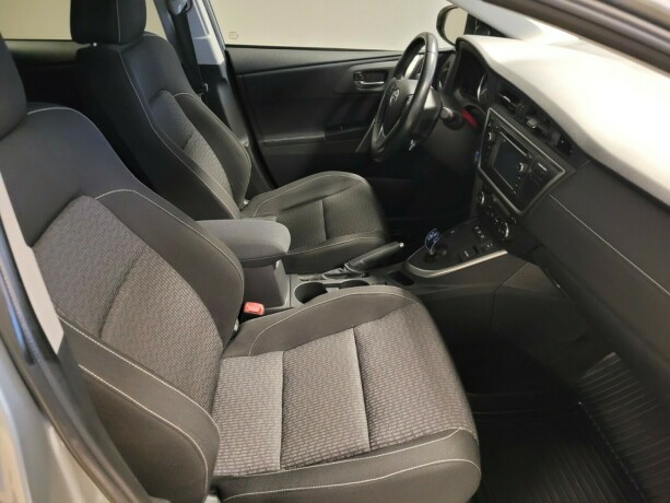 toyota-auris-elektrisitetbensin-2015-big-16