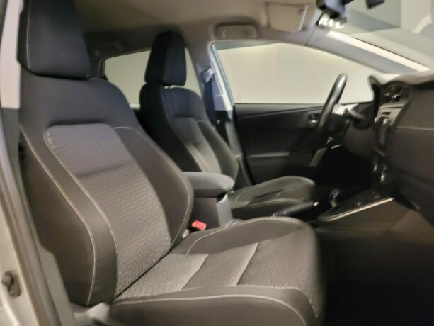 toyota-auris-elektrisitetbensin-2015-big-13