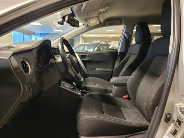 toyota-auris-elektrisitetbensin-2015-big-20