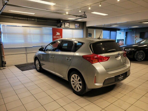 toyota-auris-elektrisitetbensin-2015-big-7