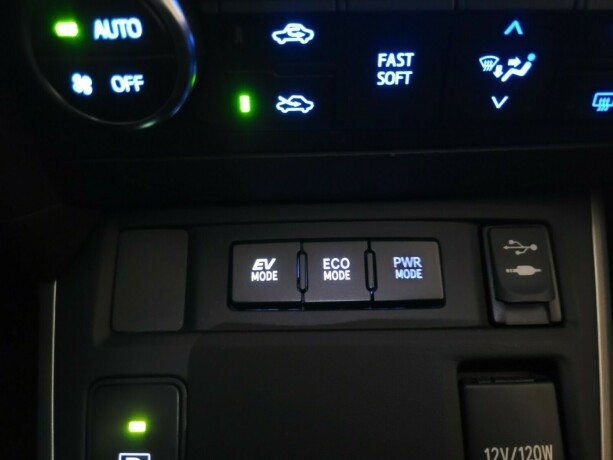 toyota-auris-elektrisitetbensin-2015-big-23