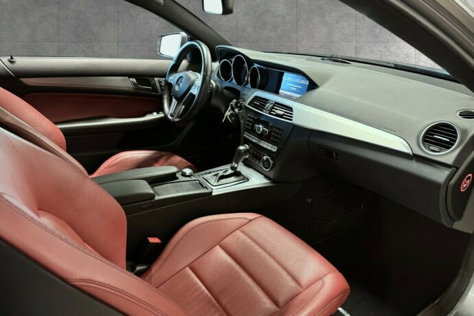 mercedes-benz-c-klasse-bensin-2012-big-15