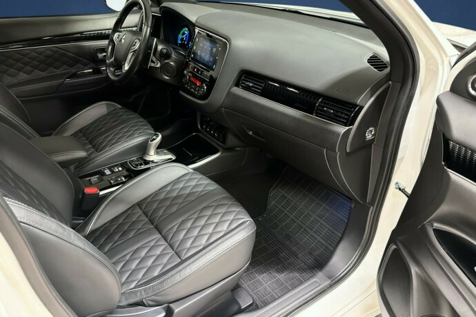 mitsubishi-outlander-elektrisitetbensin-2019-big-12