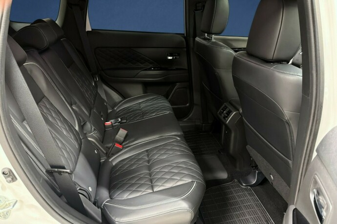 mitsubishi-outlander-elektrisitetbensin-2019-big-16