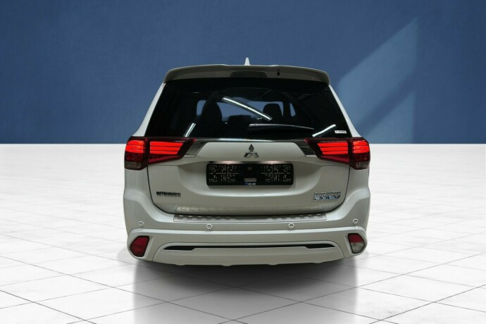 mitsubishi-outlander-elektrisitetbensin-2019-big-4
