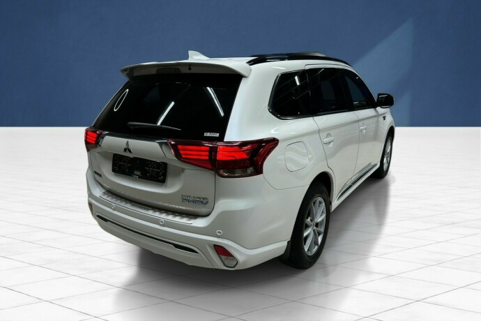 mitsubishi-outlander-elektrisitetbensin-2019-big-3