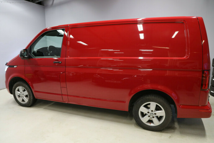 volkswagen-transporter-diesel-2021-big-4