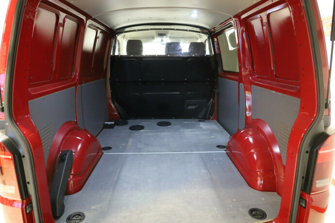 volkswagen-transporter-diesel-2021-big-9