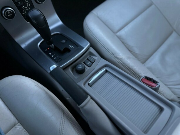 volvo-c70-bensin-2009-big-22