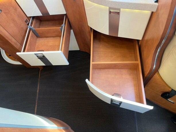 carthago-chic-c-line-i-49-2-enkle-senger-senkeseng-alde-2-x-aircondition-inverter-solcelle-diesel-2015-big-49