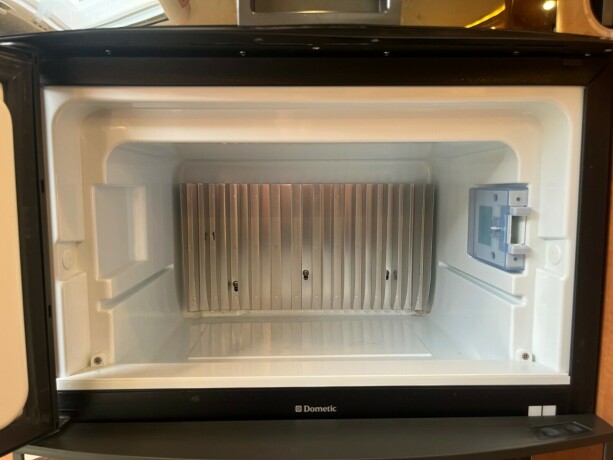 carthago-chic-c-line-i-49-2-enkle-senger-senkeseng-alde-2-x-aircondition-inverter-solcelle-diesel-2015-big-55