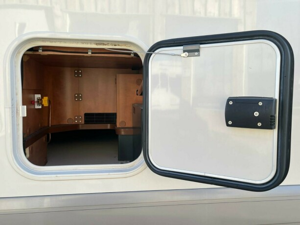 carthago-chic-c-line-i-49-2-enkle-senger-senkeseng-alde-2-x-aircondition-inverter-solcelle-diesel-2015-big-8