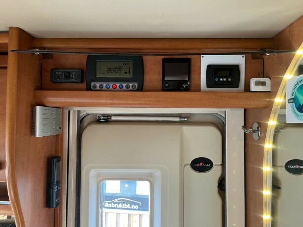 carthago-chic-c-line-i-49-2-enkle-senger-senkeseng-alde-2-x-aircondition-inverter-solcelle-diesel-2015-big-37