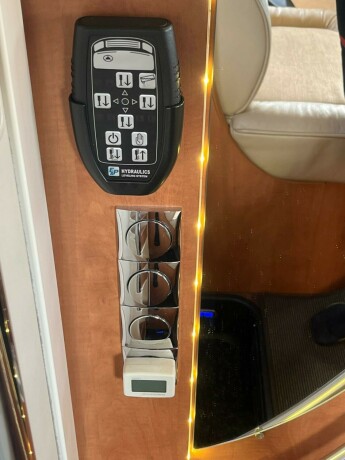 carthago-chic-c-line-i-49-2-enkle-senger-senkeseng-alde-2-x-aircondition-inverter-solcelle-diesel-2015-big-39