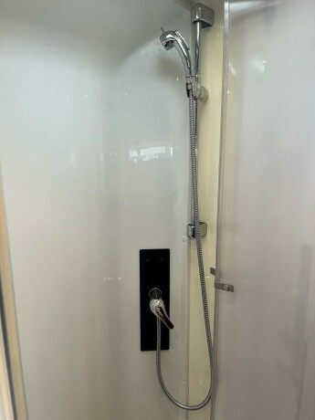 carthago-chic-c-line-i-49-2-enkle-senger-senkeseng-alde-2-x-aircondition-inverter-solcelle-diesel-2015-big-76