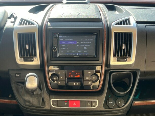 carthago-chic-c-line-i-49-2-enkle-senger-senkeseng-alde-2-x-aircondition-inverter-solcelle-diesel-2015-big-24