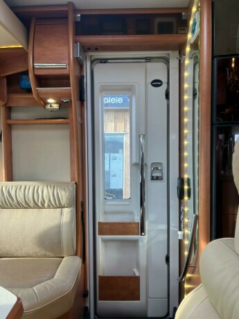 carthago-chic-c-line-i-49-2-enkle-senger-senkeseng-alde-2-x-aircondition-inverter-solcelle-diesel-2015-big-36