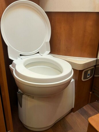 carthago-chic-c-line-i-49-2-enkle-senger-senkeseng-alde-2-x-aircondition-inverter-solcelle-diesel-2015-big-71