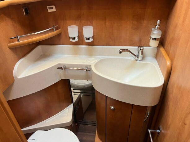 carthago-chic-c-line-i-49-2-enkle-senger-senkeseng-alde-2-x-aircondition-inverter-solcelle-diesel-2015-big-66